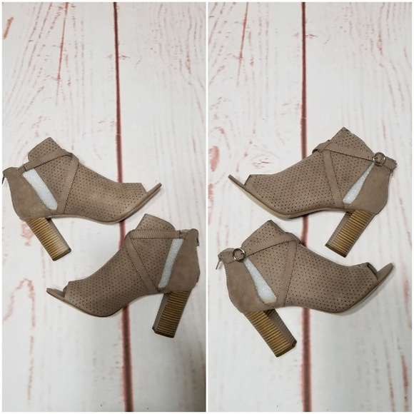 Madden NYC Bryin Taupe Women's Booties - Picture 5 of 8